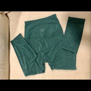 Like New Beyond Yoga Leggings